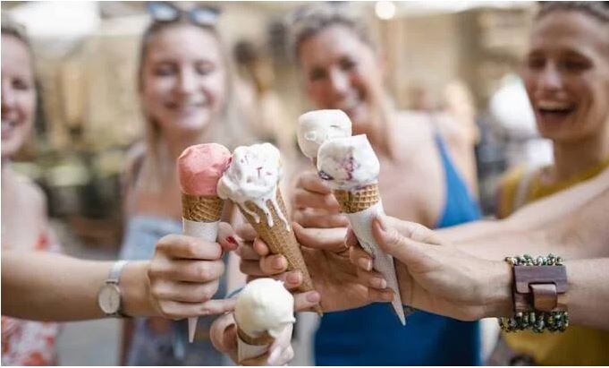 Mùa hè nóng nực ăn kem mỗi ngày có tốt không? - Ảnh 1